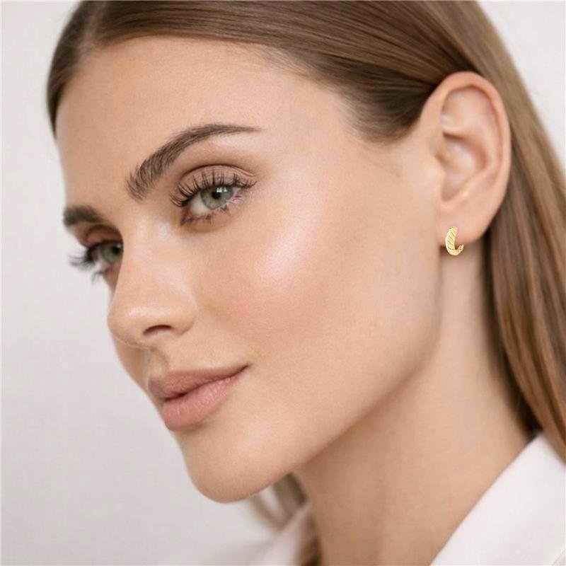 BRINCO MEIA ARGOLA TRANÇADA LISA